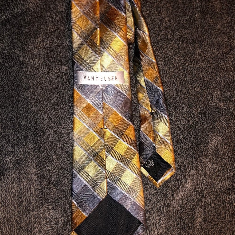 Van Heusen 100% silk tie